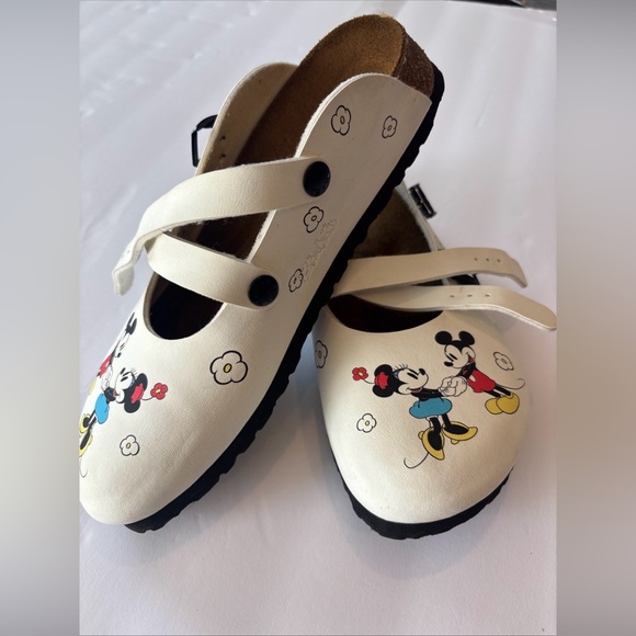 Disney Shoes - Disney White Clogs Mickey & Minnie Mouse size 6